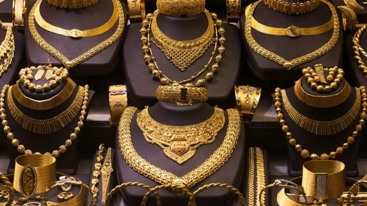 Breaking: தங்கம் வாங்க இதுவே நல்ல நேரம்.. சவரனுக்கு ரூ.1,520 அதிரடி குறைவு: 2 நாட்களில் ரூ.2,800 சரிவு!