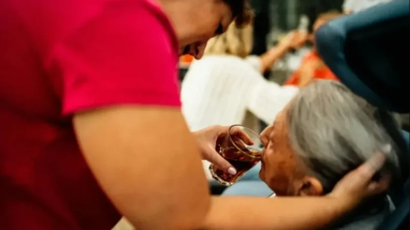 ரூ.1 கோடி சம்பளம், தனி விமானப் பயணம், ஸ்பெஷல் உணவு.. குழந்தை காப்பாளருக்கு அடித்த ஜாக்பாட்..!! – Allmaa