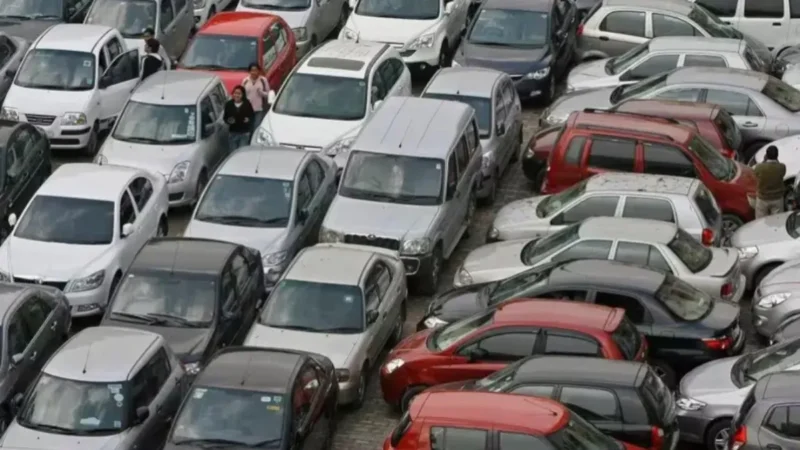 பழைய வாகனங்களுக்கு ஆப்பு வைத்த மத்திய அரசு.. தகுதிச் சான்றிதழ் கட்டணம் ரூ.25,000ஆக உயர்வு..!!