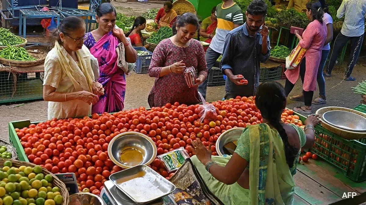தக்காளி சட்னி, தக்காளி சாதத்துக்கு குட்பை..!! ஒரே மாதத்தில் தடாலடியாக உயர்ந்த தக்காளி விலை..! – Allmaa